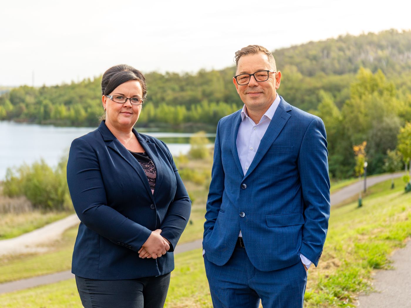 Chris Krahmer mit seiner Frau am Geiseltalsee